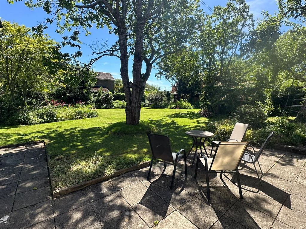 Property photo 2 of 32