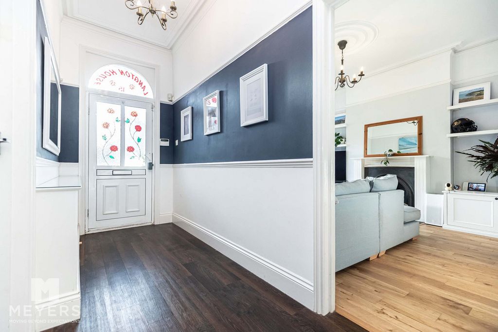 Property photo 3 of 34