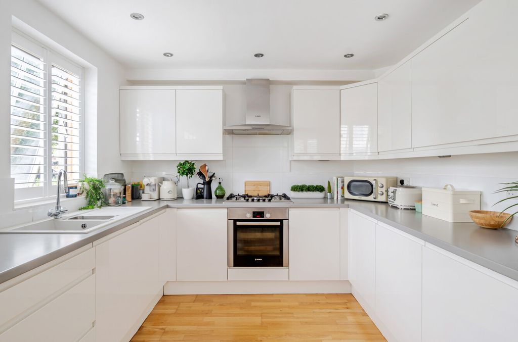 Property photo 3 of 14 1514981-17-1A067d...