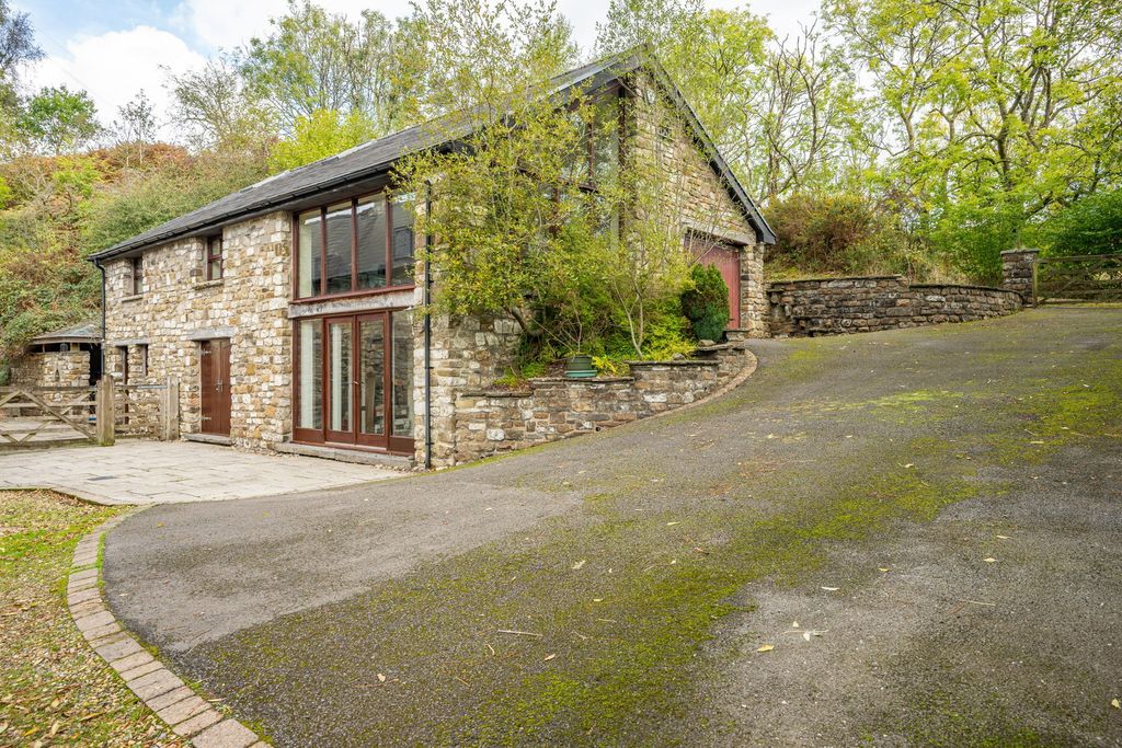 Property photo 2 of 72