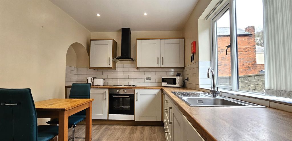 Property photo 3 of 13 Kitchen Surface.Jpg