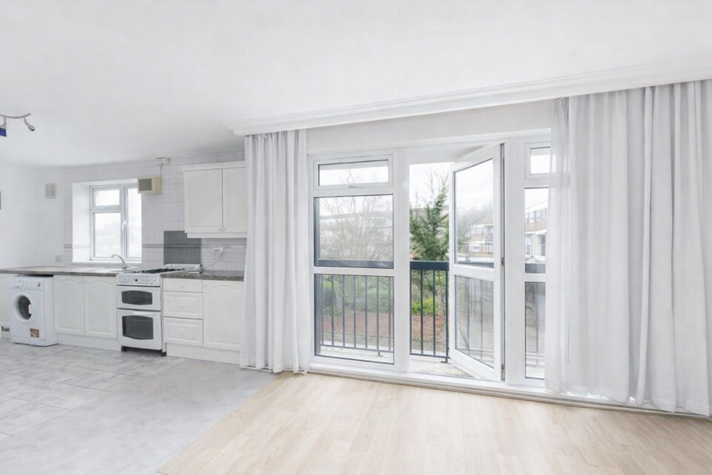 Property photo 2 of 9 8