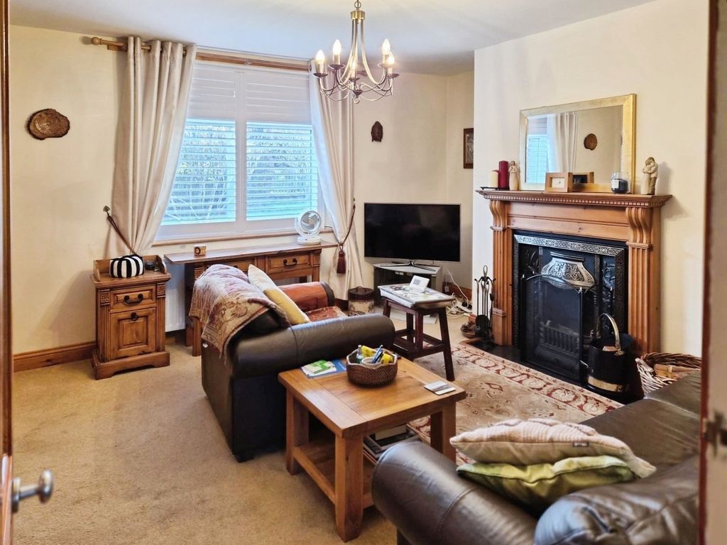 Property photo 2 of 12 Lounge