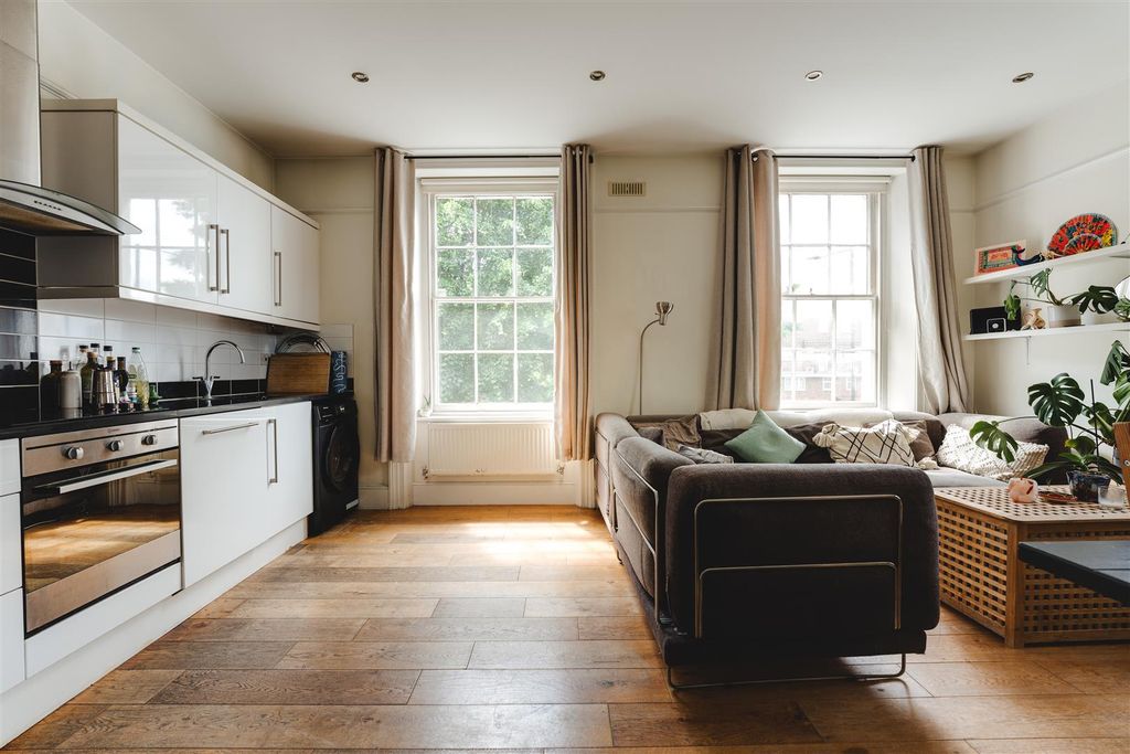 Property photo 2 of 21 Lower Clapton Road-15.Jpg