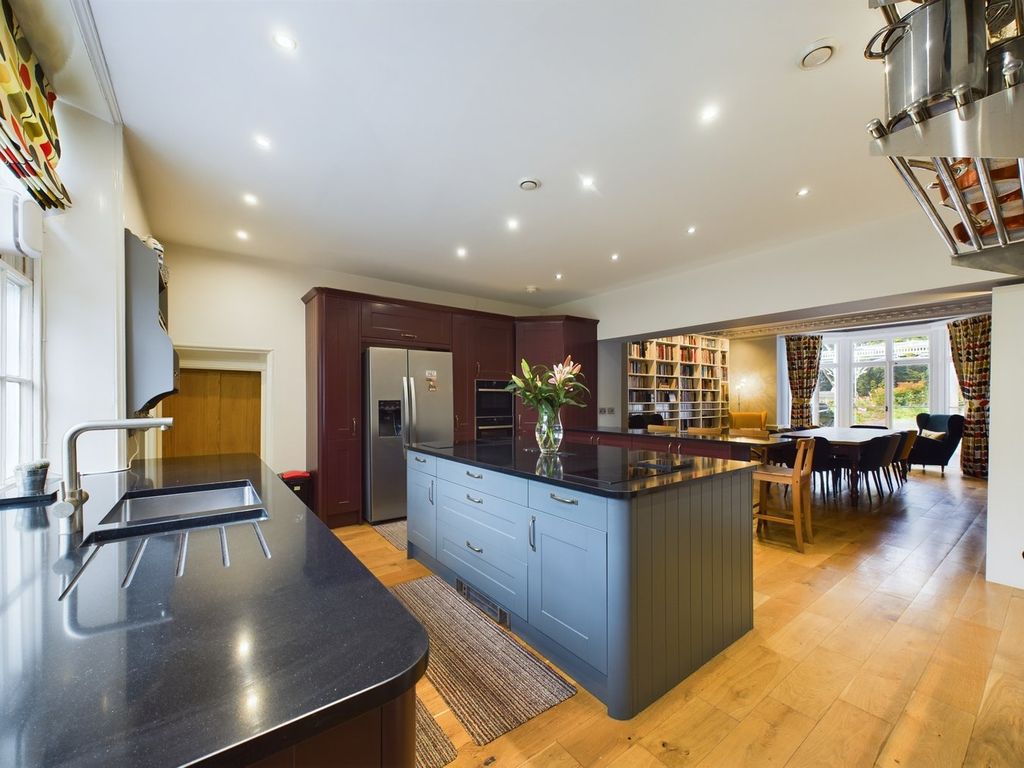 Property photo 2 of 47