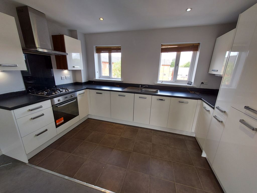 Property photo 2 of 6 Kitchen