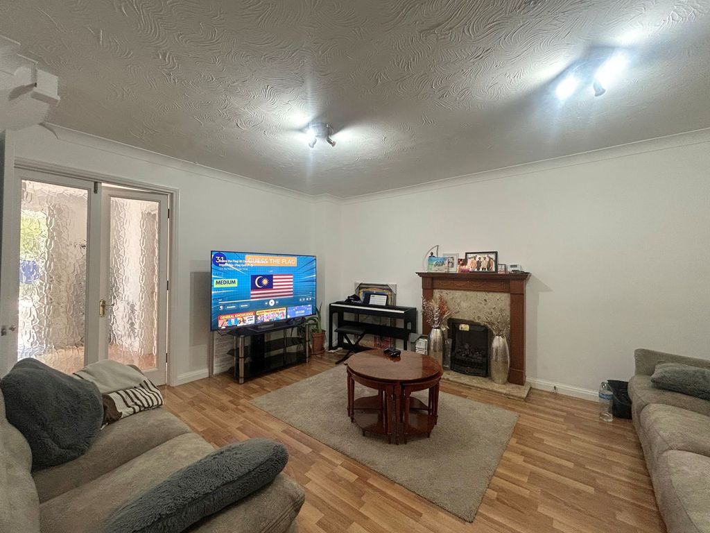 Property photo 3 of 15