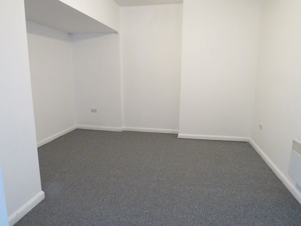 Property photo 3 of 7 Living Room