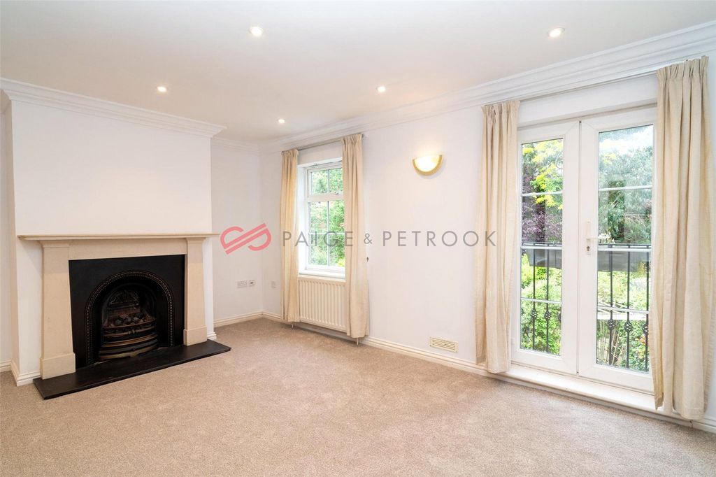 Property photo 2 of 15 Picture No. 12