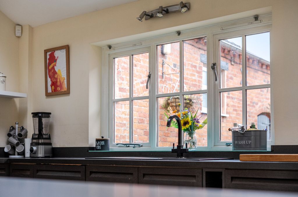 Property photo 3 of 51 -69B9540Ae14c9-l-1421428-3-69B83E24E6727