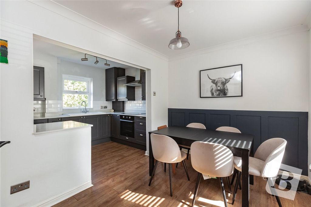Property photo 3 of 19 Dining Area