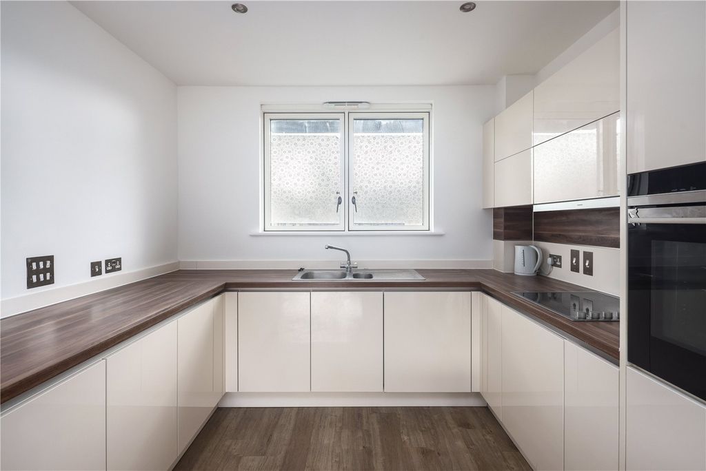 Property photo 2 of 28 Kitchen