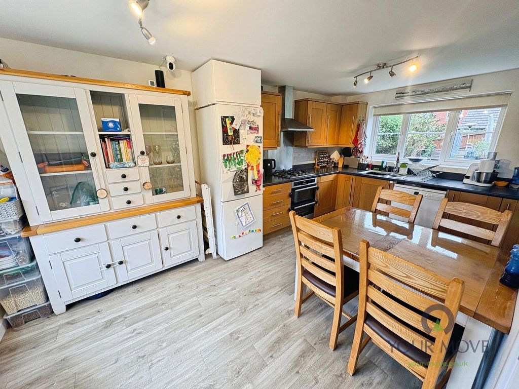 Property photo 3 of 27 Kitchen