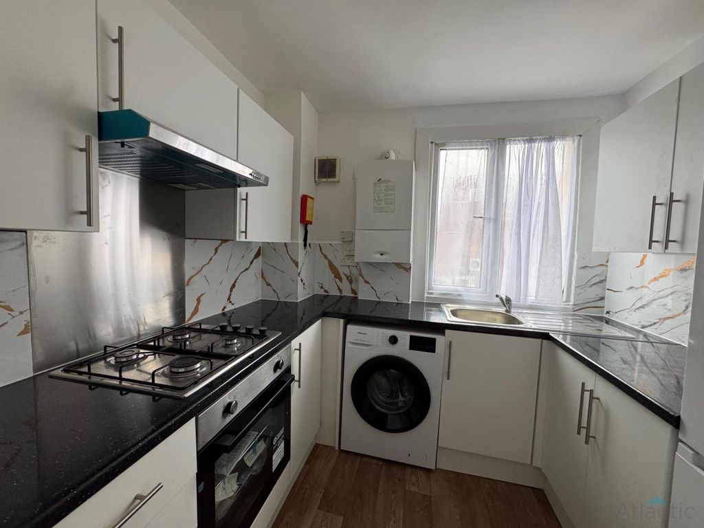 Property photo 1 of 6 Large Newly Refurbished 2 Bedroom Flat In Barkingside