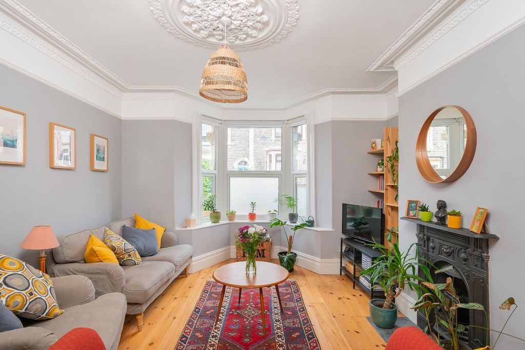 Property photo 3 of 41 5H0Stn - Living Room F.Jpg