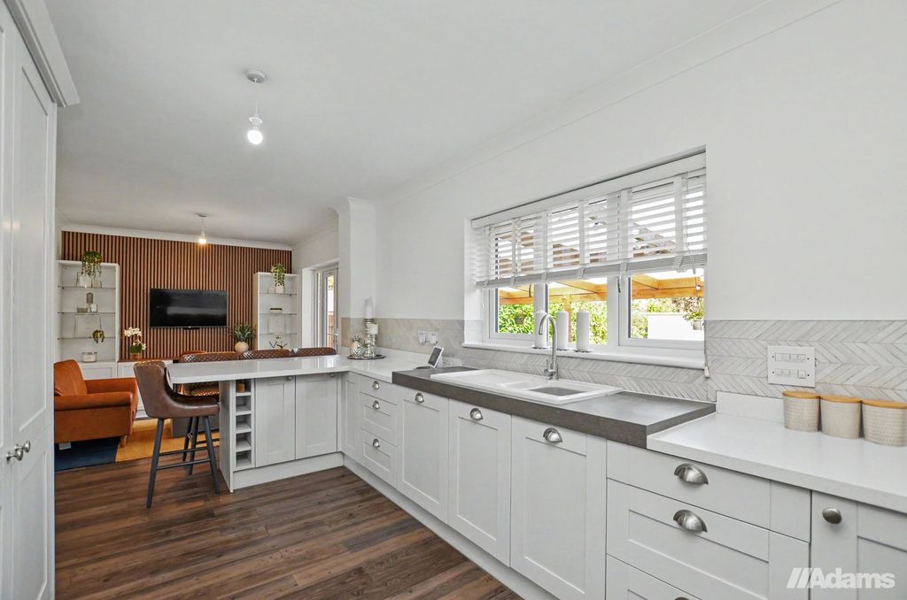 Property photo 2 of 40