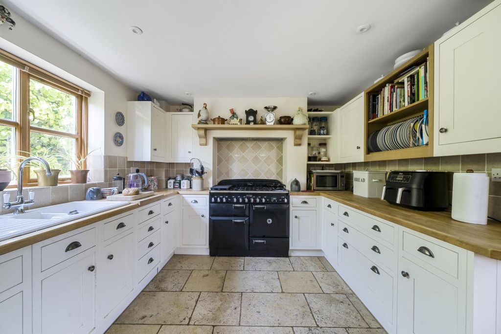 Property photo 3 of 33 Tiverton, Seddons