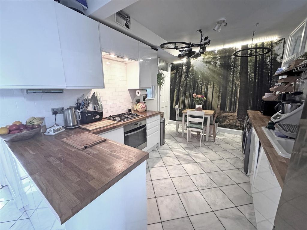 Property photo 2 of 14 15E.Jpg