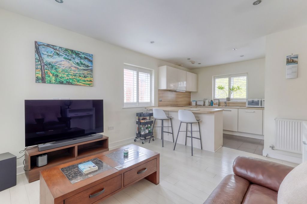 Property photo 2 of 11 Picture No. 18