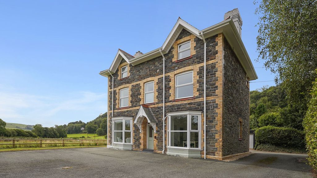 Property photo 1 of 66