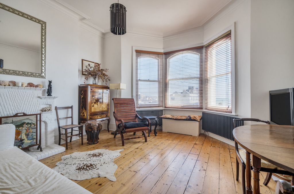 Property photo 3 of 13 1335816-8-689B2c4...