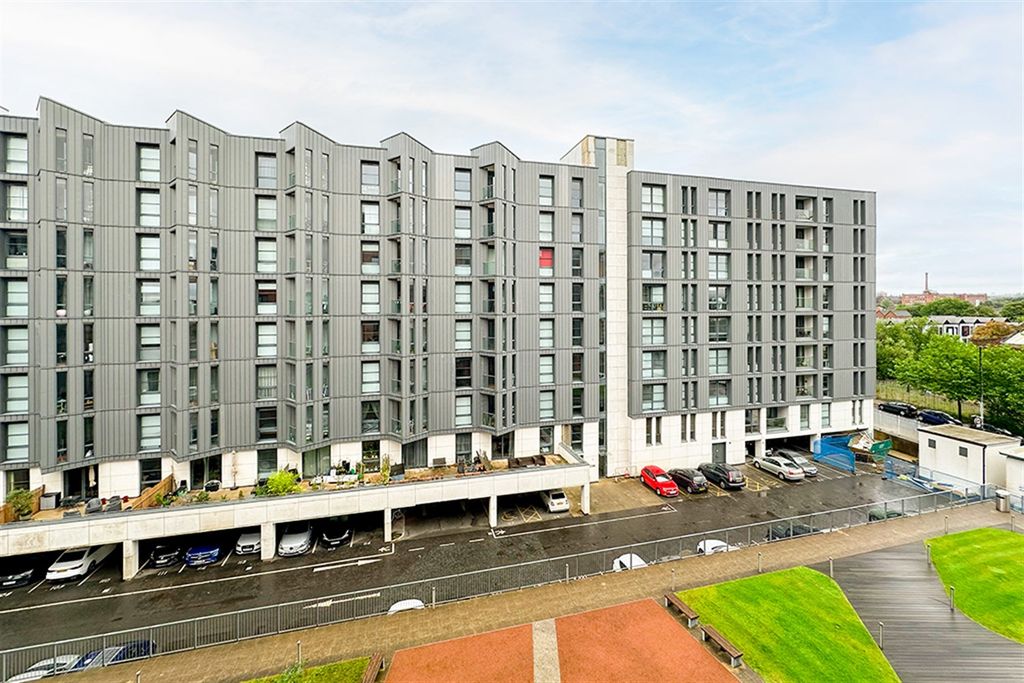 Property photo 3 of 9 (Main)