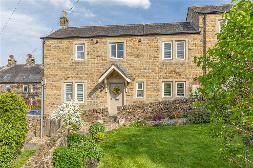 Property photo 1 of 17 8 Lodge Hill