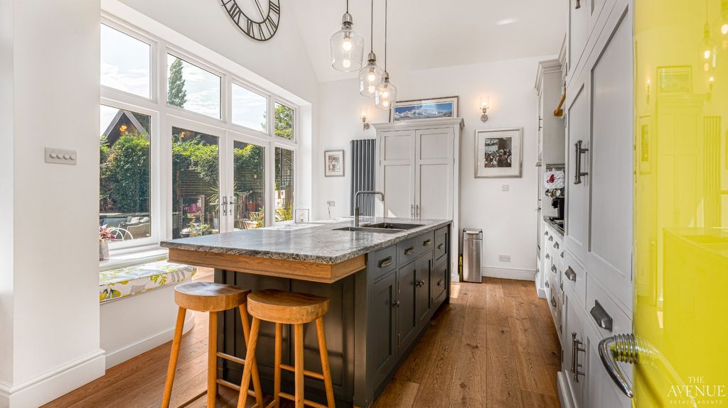Property photo 3 of 59 5308456
