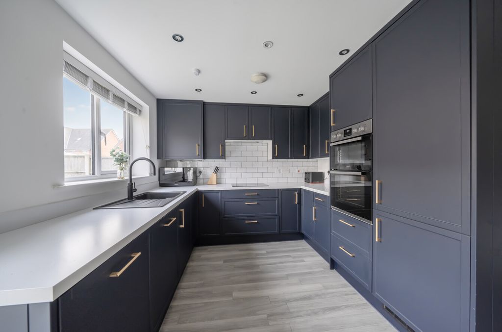 Property photo 3 of 15 1432160-1-69c1886...