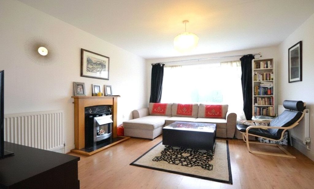 Property photo 3 of 8 Picture No. 14