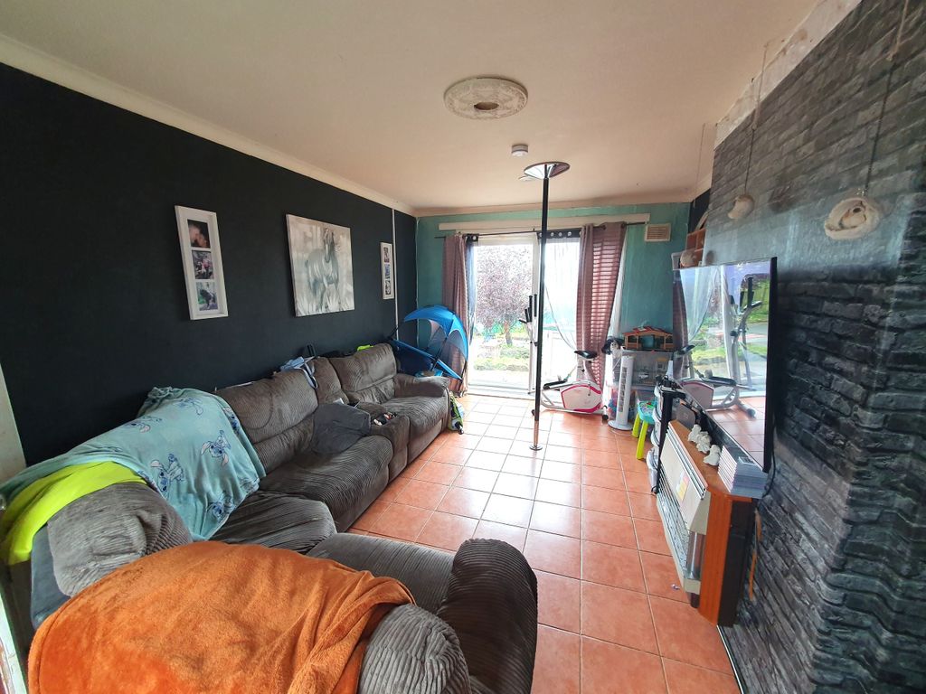 Property photo 2 of 9 2