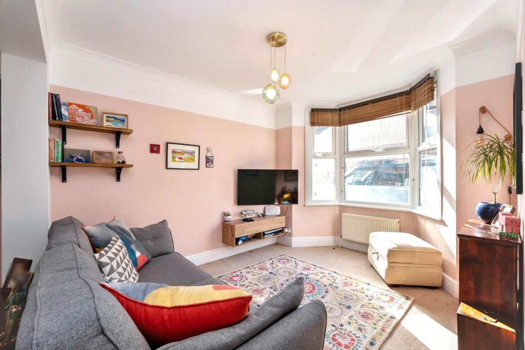 Property photo 3 of 12