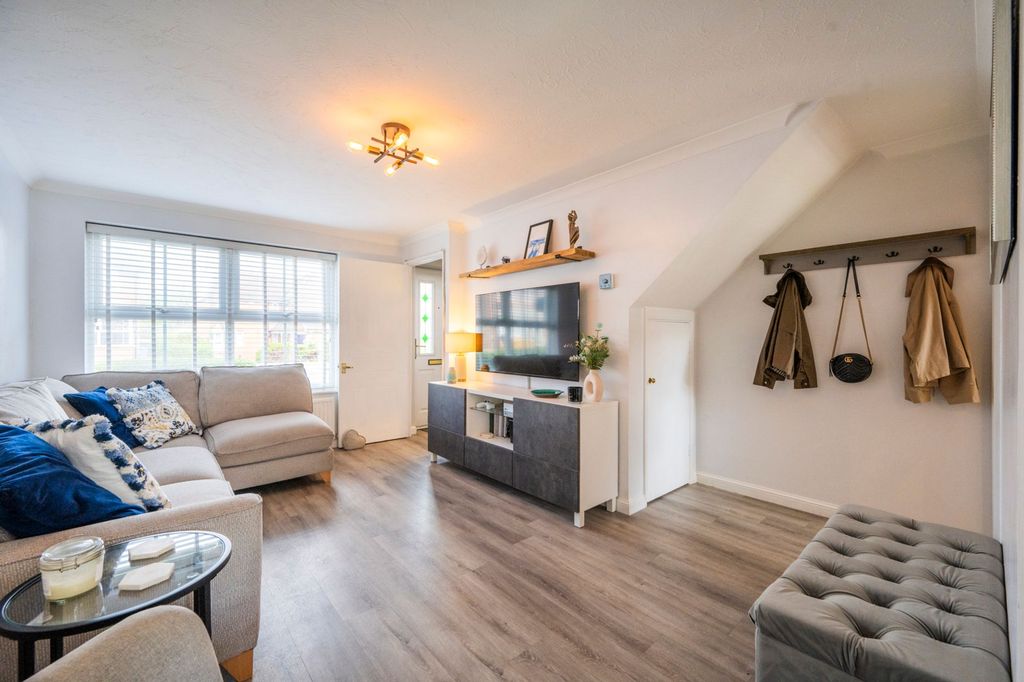 Property photo 2 of 16 Living Room