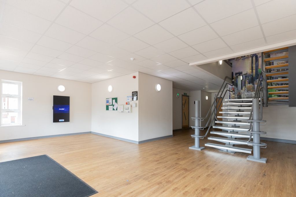 Property photo 3 of 10 Communal Entrance Hall