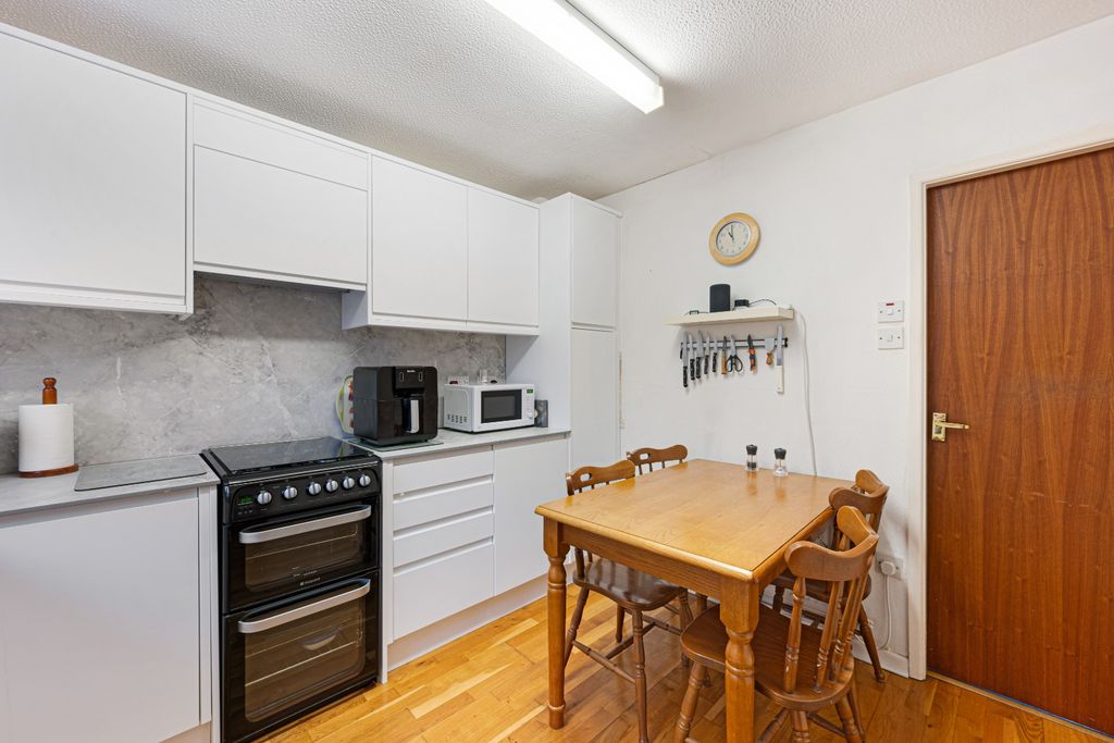 Property photo 3 of 13 3905388
