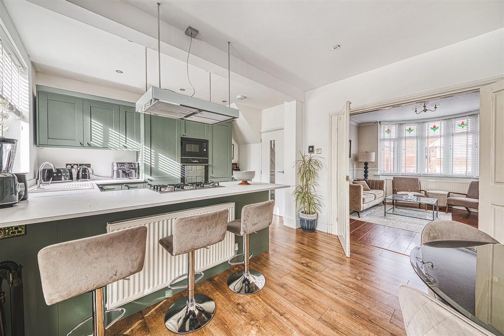 Property photo 3 of 28