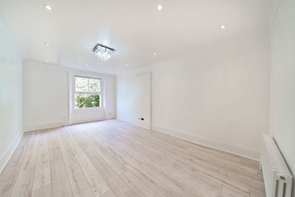 Property photo 1 of 12 Living Room