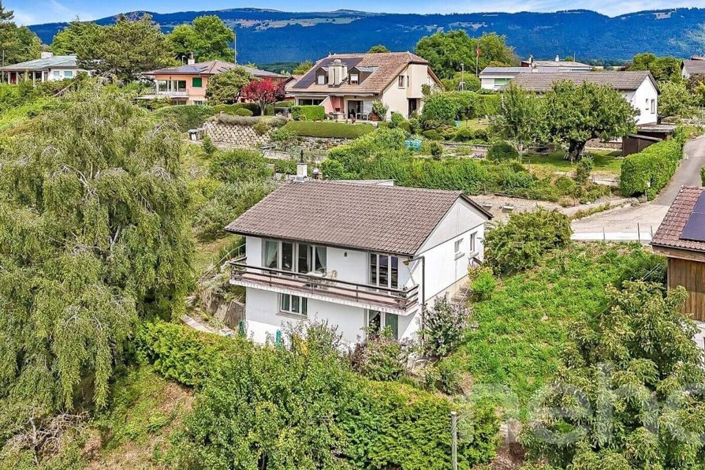 Property photo 2 of 12