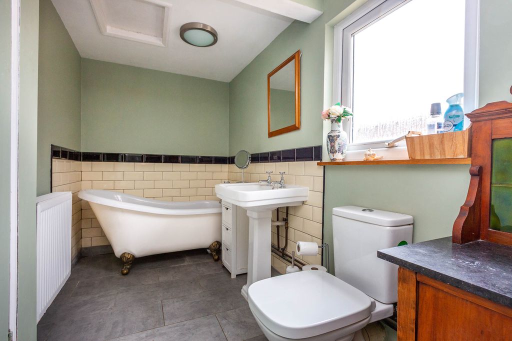 Property photo 2 of 14 Bathroom