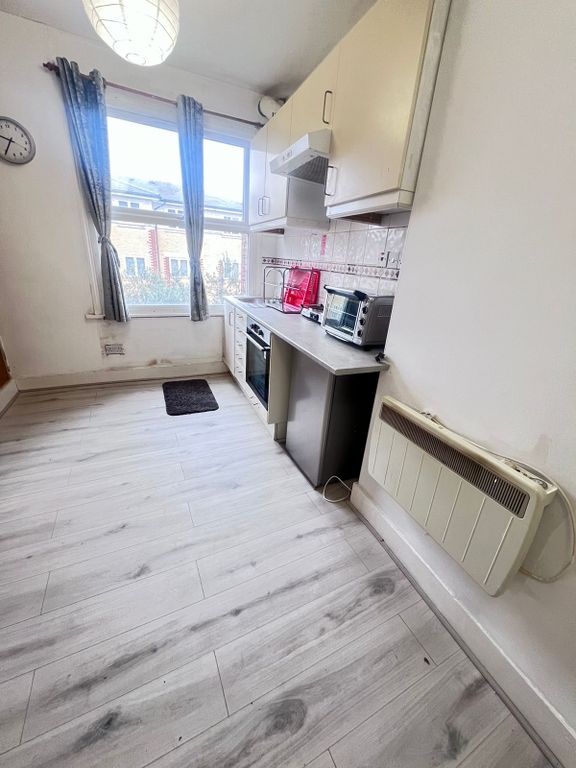 Property photo 1 of 8 Studio Flat On Iconic Stoke Newington Church Street Â€“