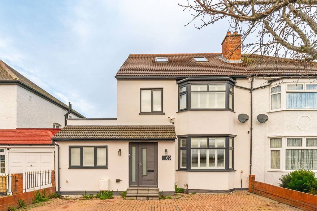 Property photo 2 of 27