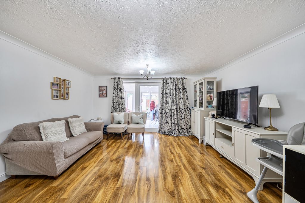 Property photo 3 of 19 1463720-12-6A269c...