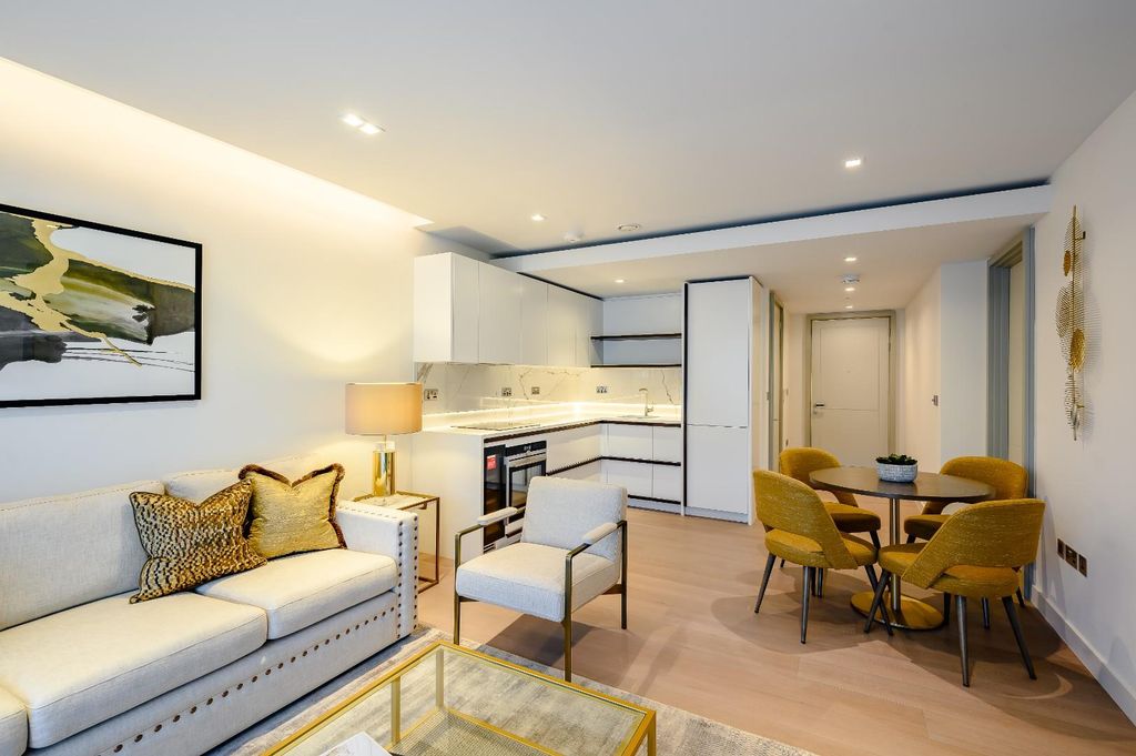 Property photo 1 of 13 8429664-Interior03.Jpg