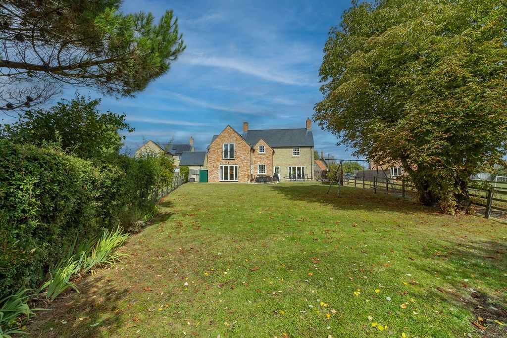 Property photo 2 of 33