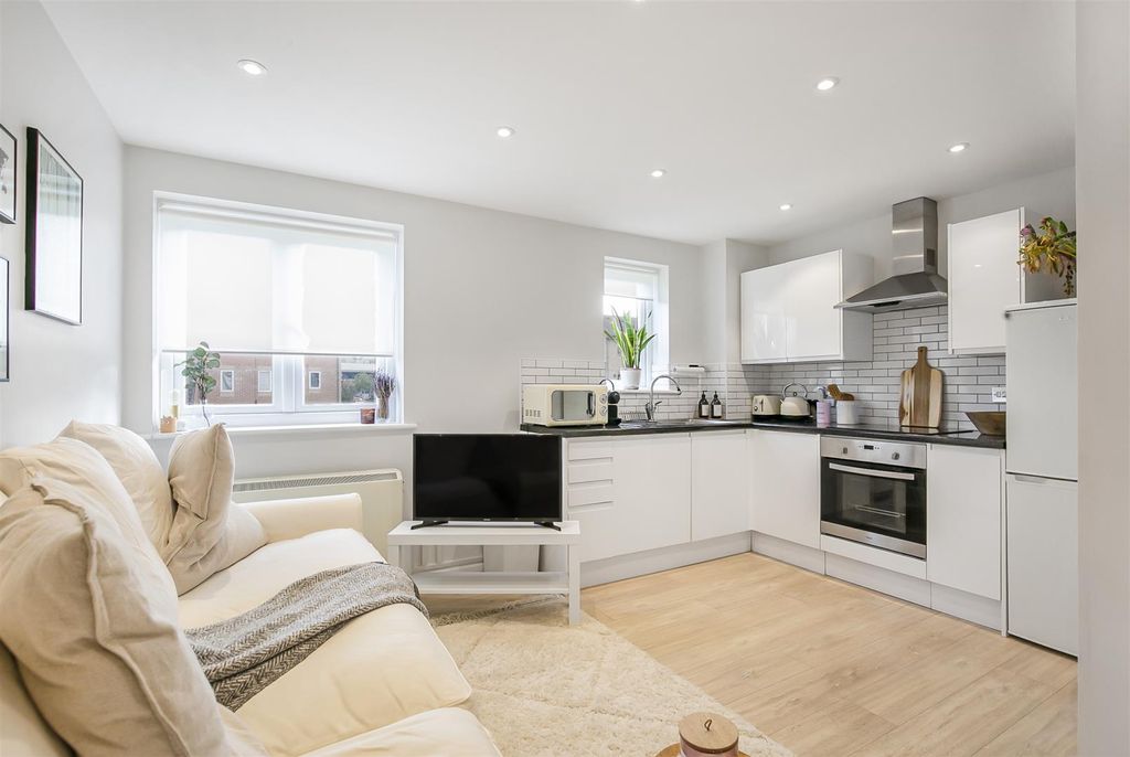 Property photo 1 of 12 1