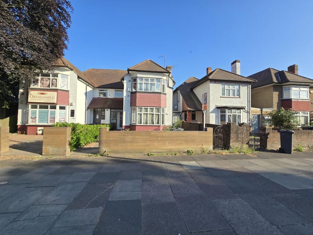 Property photo 1 of 9 Staines Road