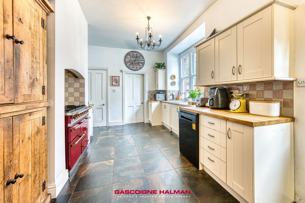 Property photo 2 of 33 Kitchen Diner