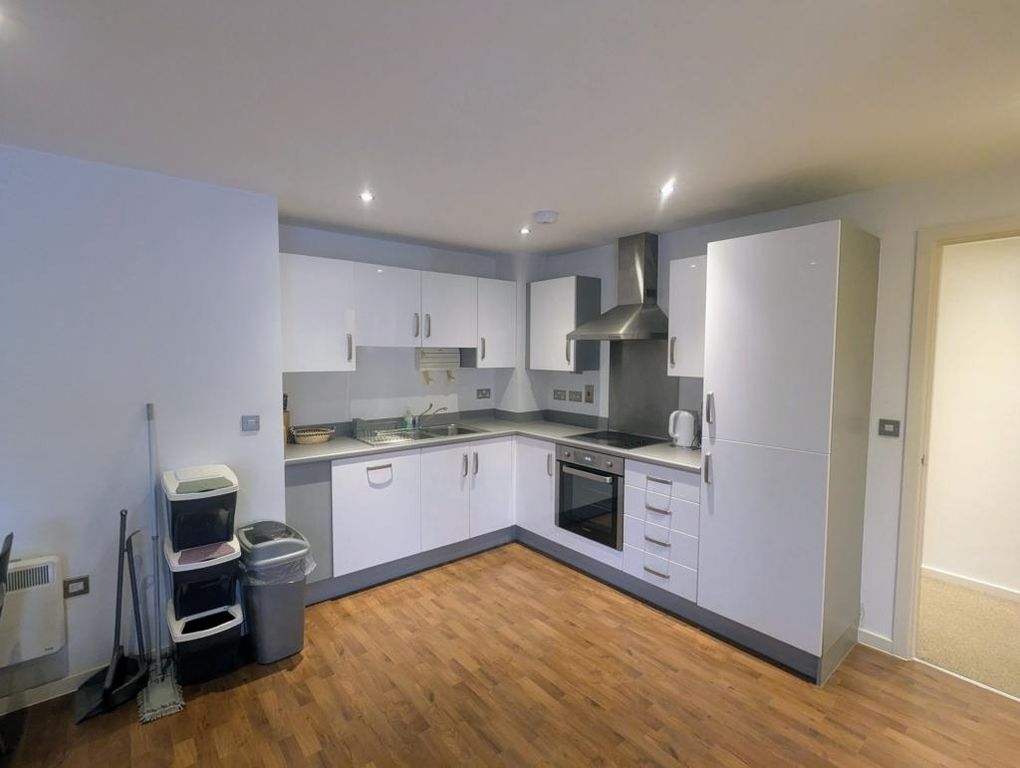 Property photo 3 of 8 Kitchen