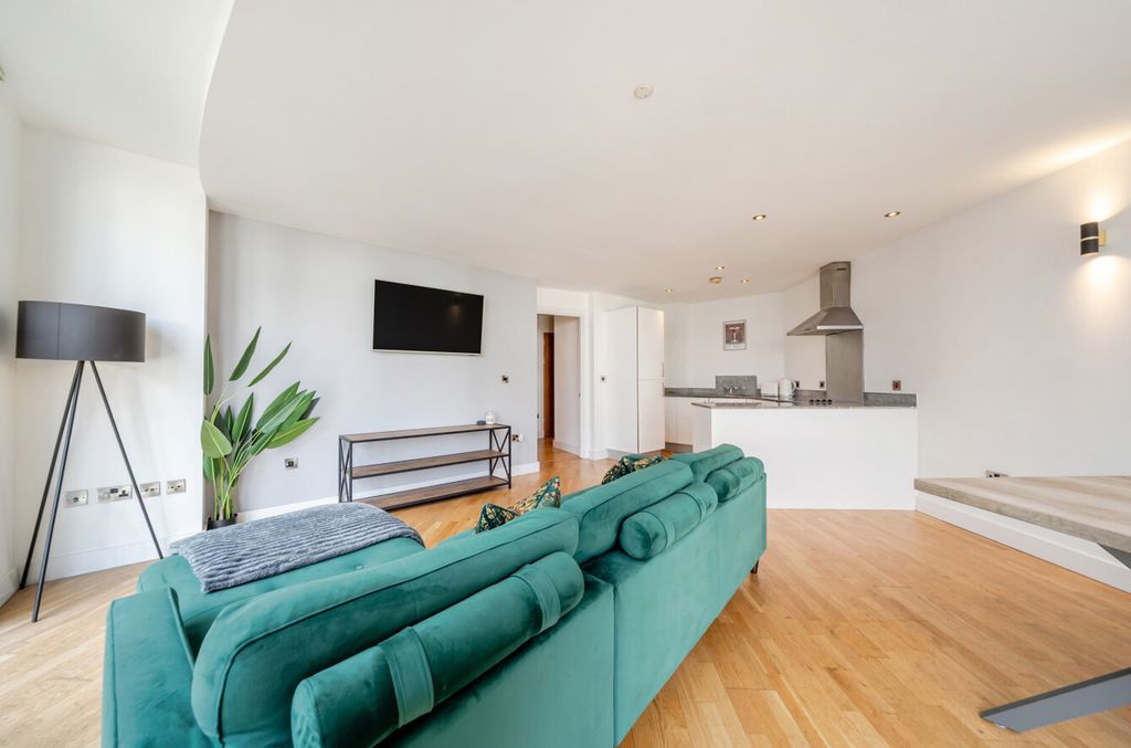 Property photo 2 of 19 1525247-14-1A0F7B...