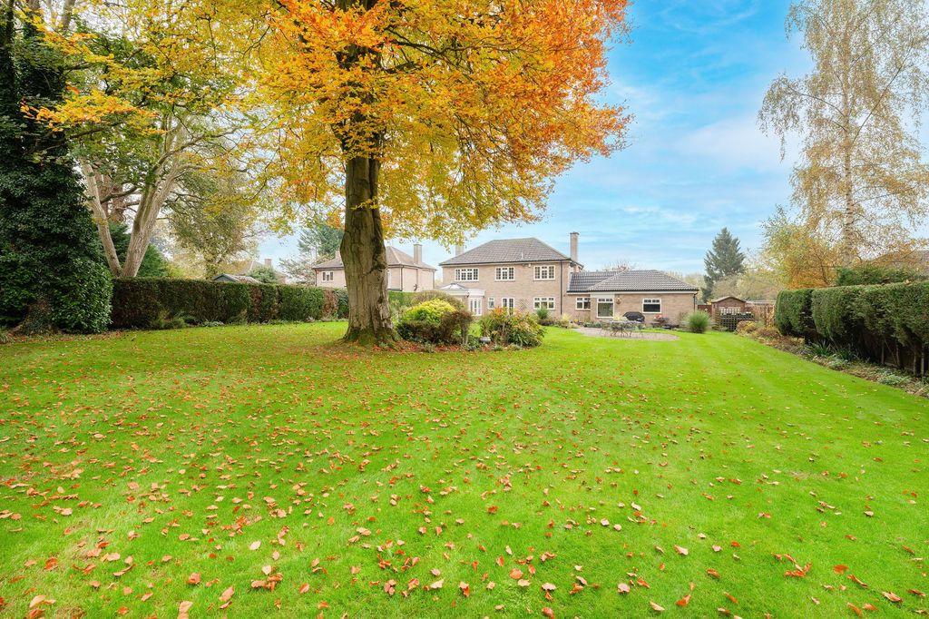 Property photo 2 of 27